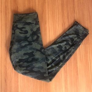 Sundry camo leggings